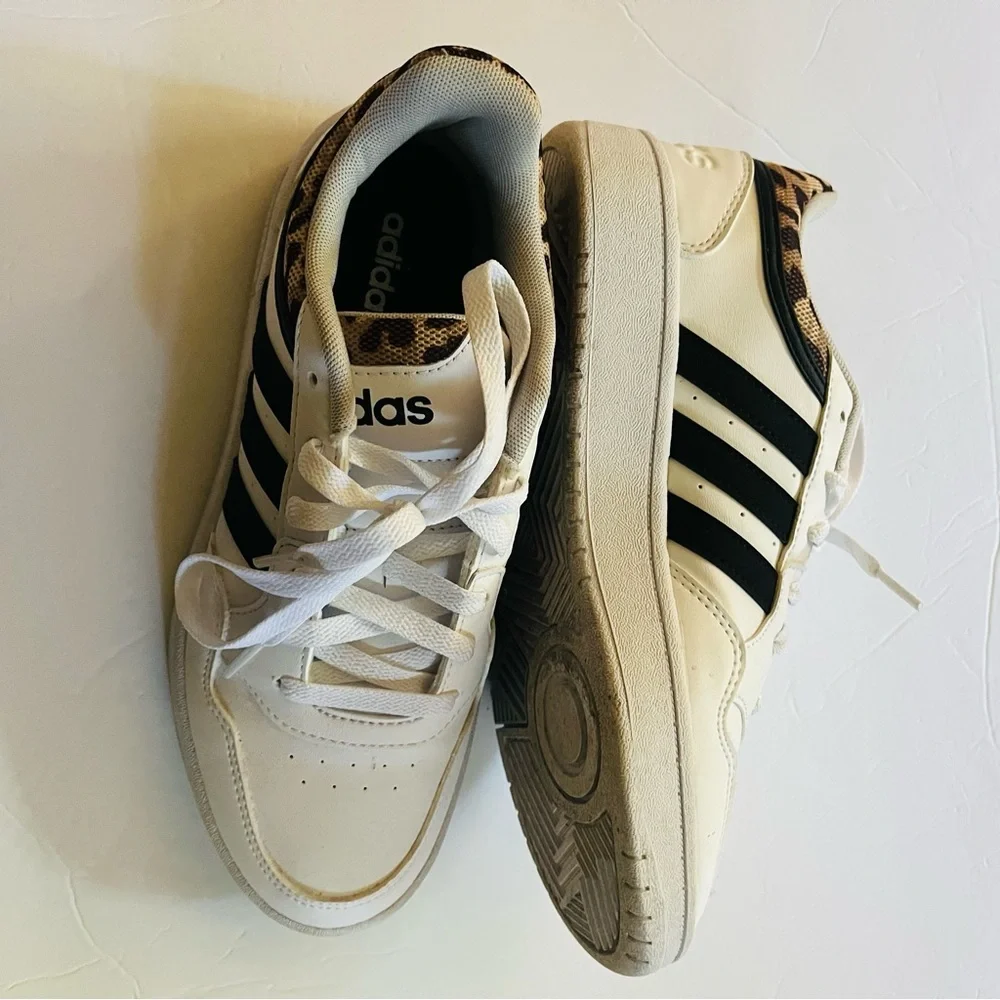 Women’s Adidas Hoops 3.0 size 7.5 like new - Picture 2 of 6